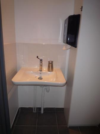 Lavabo pour personnes en fauteuil